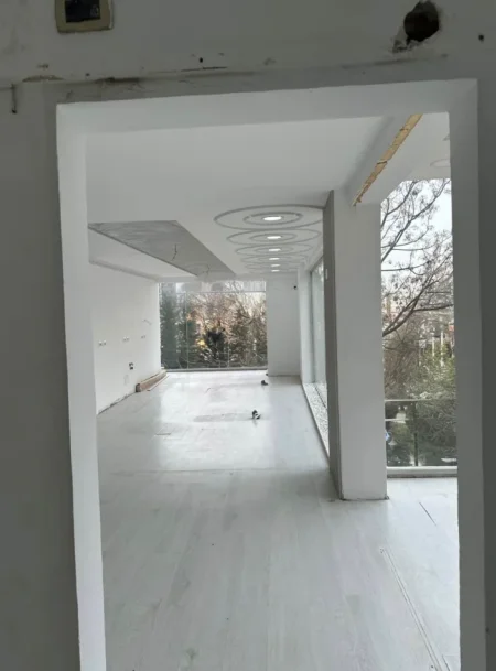Tirane, shitet ambjent biznesi Kati 1, 73 m² 