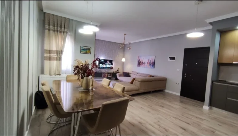 Tirane, jepet me qera apartament 2+1+Ballkon Kati 1, 99 m² 600 €