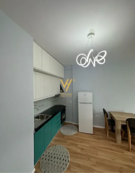 Tirane, jepet me qera apartament 2+1+Ballkon Kati 7, 95 m² 620 € (5 MAJI)