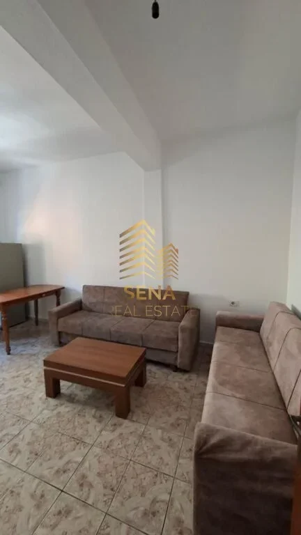 Tirane, jepet me qera apartament 1+1+Ballkon Kati 3, 90 m² 500 € (Rruga e Durresit)