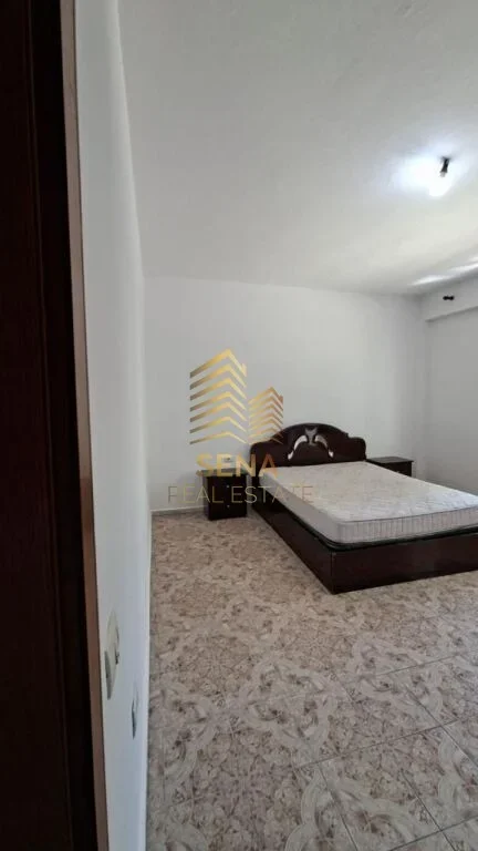 Tirane, jepet me qera apartament 1+1+Ballkon Kati 3, 90 m² 500 € (Rruga e Durresit)