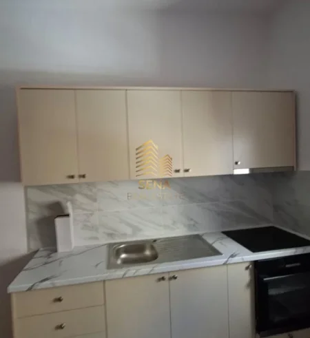 Tirane, jepet me qera apartament 1+1+Ballkon Kati 3, 90 m² 500 € (Rruga e Durresit)