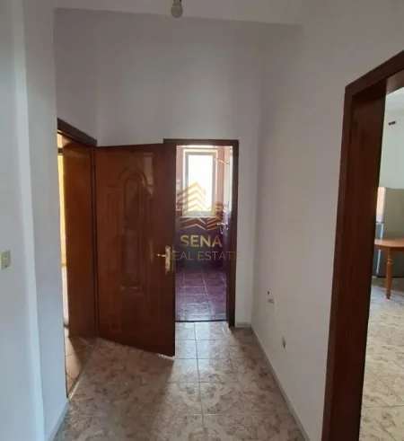 Tirane, jepet me qera apartament 1+1+Ballkon Kati 3, 90 m² 500 € (Rruga e Durresit)