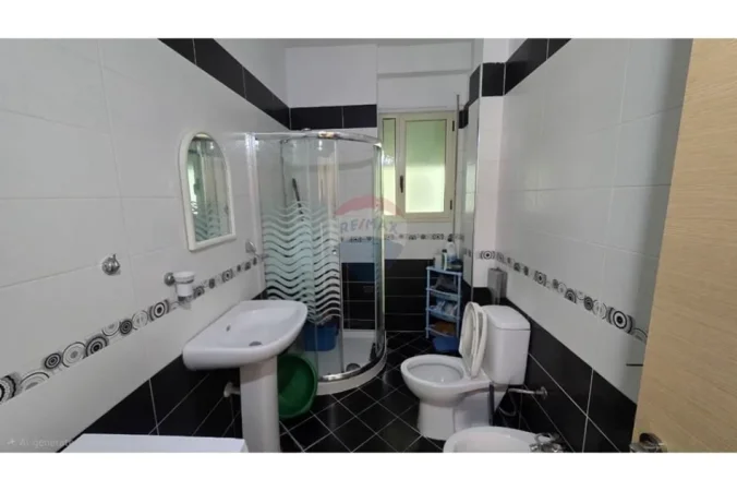 Vlore, jepet me qera apartament 2+1 Kati 3, 115 m² 500 € (Rruga Hasan Kushta Skele, Vlorë)