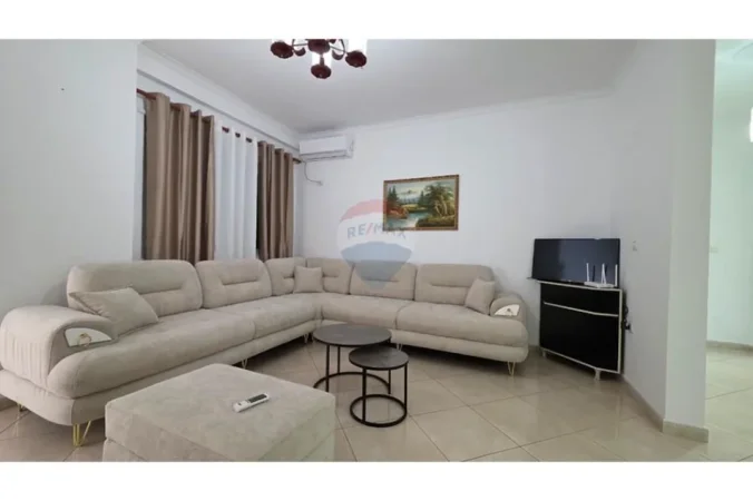 Vlore, jepet me qera apartament 2+1 Kati 3, 115 m² 500 € (Rruga Hasan Kushta Skele, Vlorë)