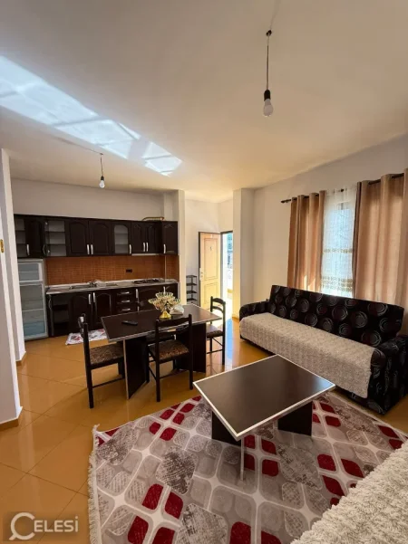 Tirane, jepet me qera apartament 1+1+Ballkon Kati 3, 70 m² 450 € (KONVIKTET 21 DHJETORI)