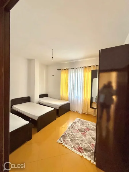 Tirane, jepet me qera apartament 1+1+Ballkon Kati 3, 70 m² 450 € (KONVIKTET 21 DHJETORI)
