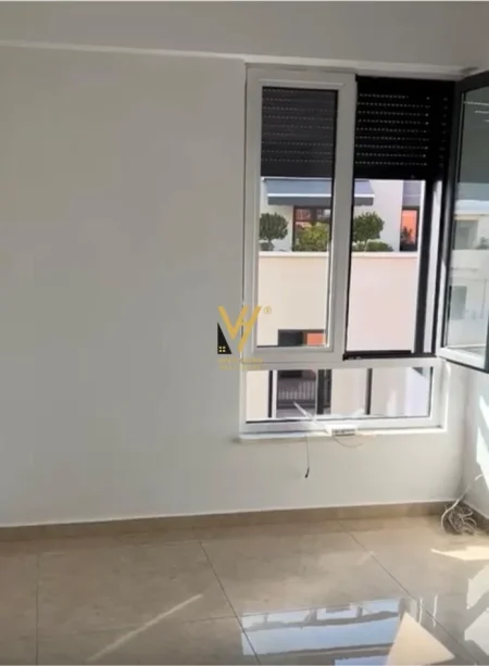 Tirane, jepet me qera zyre Kati 6, 105 m² 1.100 € (MYSLYM SHYRI)