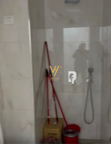 Tirane, jepet me qera zyre Kati 6, 105 m² 1.100 € (MYSLYM SHYRI)