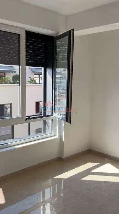 Tirane, jepet me qera zyre Kati 2, 105 m² 1.400 € (Qender)