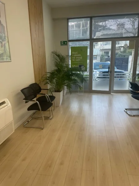 Shqiperi, jepet me qera ambjent biznesi Kati 0, 95 m² 650 € (Rruga Azem Galica Rruga kryesore Pakuqan-Babrru)