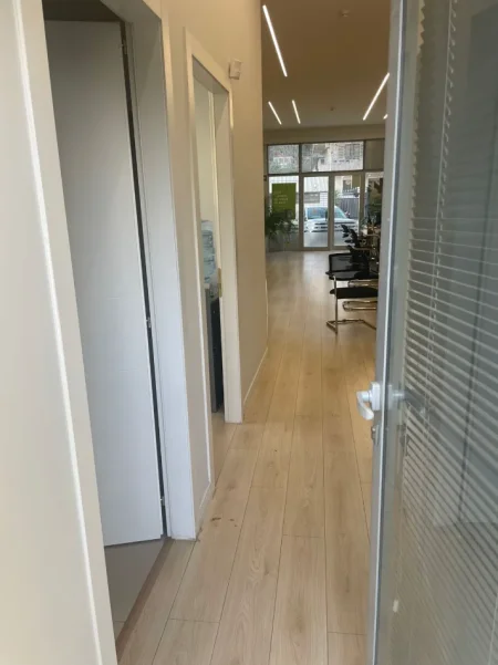 Shqiperi, jepet me qera ambjent biznesi Kati 0, 95 m² 650 € (Rruga Azem Galica Rruga kryesore Pakuqan-Babrru)