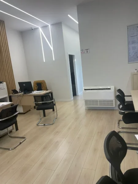 Shqiperi, jepet me qera ambjent biznesi Kati 0, 95 m² 650 € (Rruga Azem Galica Rruga kryesore Pakuqan-Babrru)