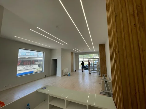 Shqiperi, jepet me qera ambjent biznesi Kati 0, 95 m² 650 € (Rruga Azem Galica Rruga kryesore Pakuqan-Babrru)