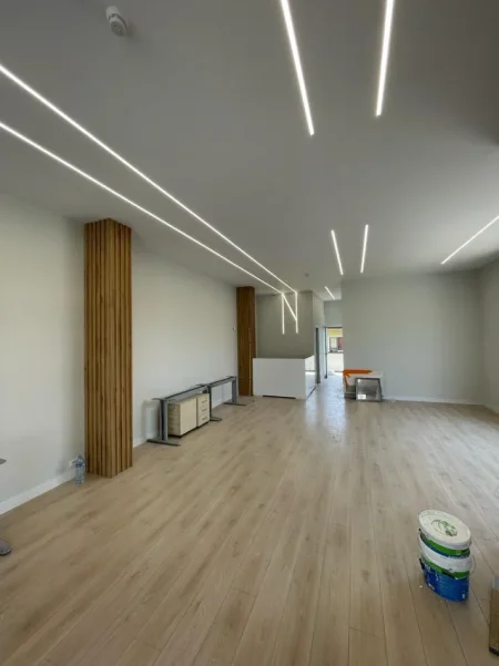 Shqiperi, jepet me qera ambjent biznesi Kati 0, 95 m² 650 € (Rruga Azem Galica Rruga kryesore Pakuqan-Babrru)