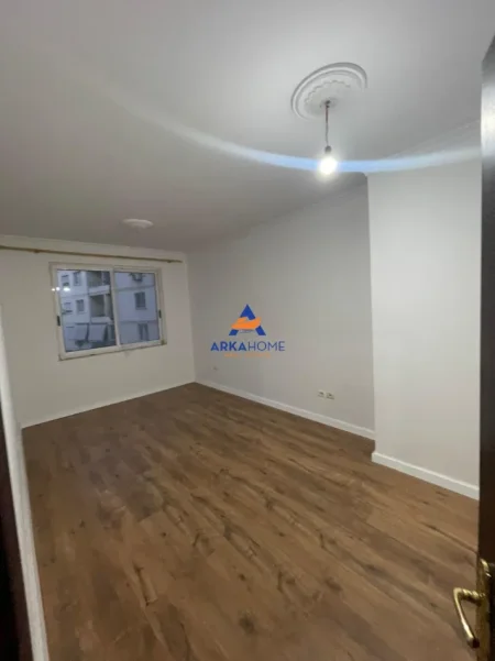 Tirane, shitet apartament 2+1+Ballkon Kati 3, 90 m² 145.000 € 
