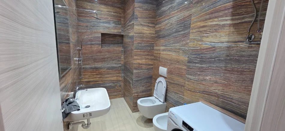 Tirane, jepet me qera apartament 1+1 Kati 3, 65 m² 650 € (Bulevardi i Ri)