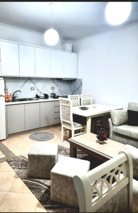 Tirane, jepet me qera apartament 1+1+BLK Kati 2, 60 m² 420 Euro (Rruga Lord Bajron  kryqezimin me Rrugen Dritan Hox)