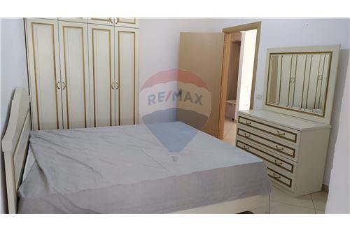 Tirane, shitet apartament 2+1 Kati 4, 105.000 Euro (Misto Mame perball Spitalit Amerikan 3)