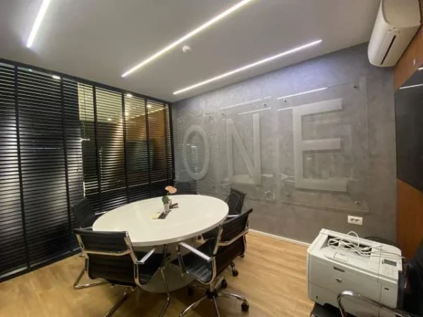 Tirane, jepet me qera zyre Kati 7, 115 m² 2.500 Euro (Ambasador 3)