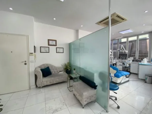 Tirane, shes ambjent biznesi Kati 3, 38 m² 120.000 Euro (rruga sami frasheri)