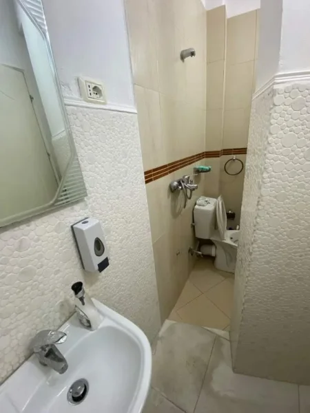 Tirane, shes ambjent biznesi Kati 3, 38 m² 120.000 Euro (rruga sami frasheri)