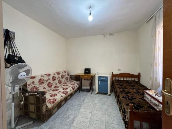 Tirane, shitet shtepi 3+1+A+BLK Kati 0, 280 m² 140.000 Euro (Rruga Lasgush Pogradeci)