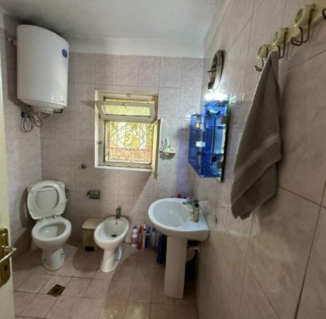 Tirane, shitet shtepi 3+1+A+BLK Kati 0, 280 m² 140.000 Euro (Rruga Lasgush Pogradeci)