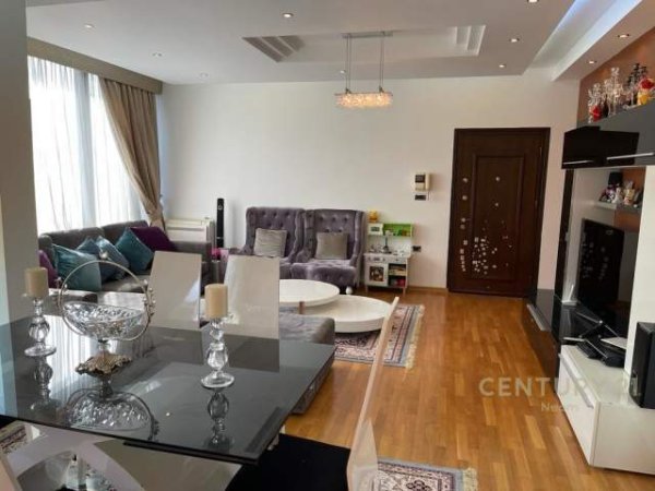 Tirane, jap me qera apartament 2+1+BLK 134 m² 2.000 Euro (Ish Blloku)