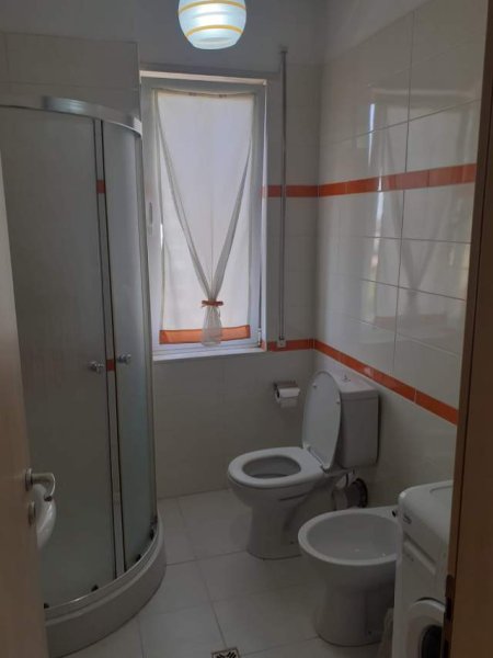 Tirane, jepet me qera apartament 1+1+BLK Kati 9, 66 m² 450 Euro (Rruga Kadri Kerciku)