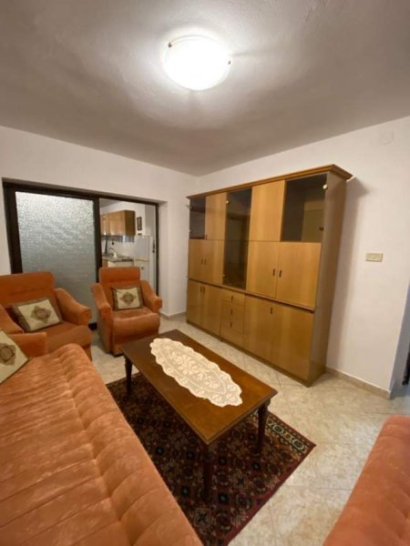 Tirane, jepet me qera apartament Kati 0, 96 m² 400 Euro (Rruga e Durresit)