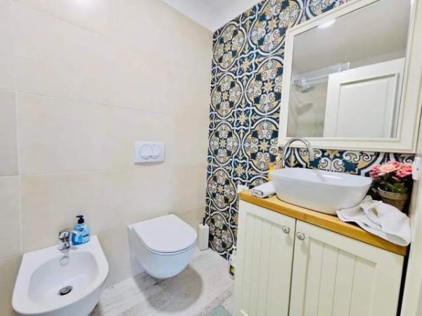 Tirane, jepet me qera apartament 2+1 125 m² 1.000 Euro (Rezidenca Kodra e Diellit 2)