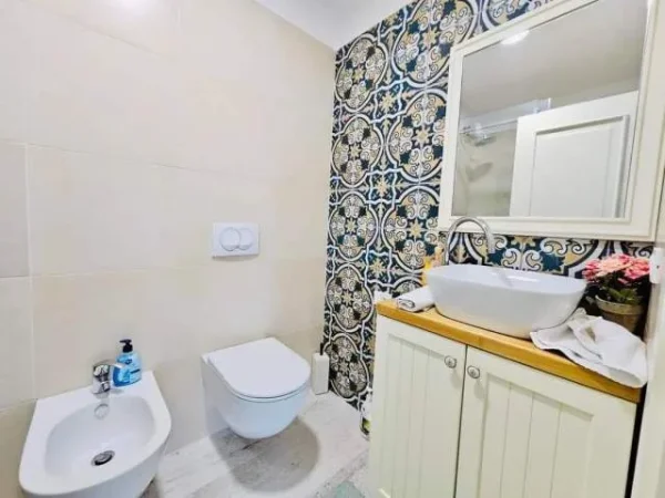 Tirane, jepet me qera apartament 2+1 125 m² 1.000 Euro (Rezidenca Kodra e Diellit 2)