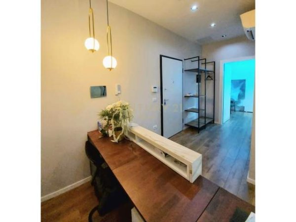 Tirane, jepet me qera zyre Kati 4, 82 m² 1.100 Euro (Rruga e Elbasanit)