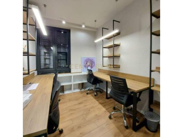 Tirane, jepet me qera zyre Kati 4, 82 m² 1.100 Euro (Rruga e Elbasanit)