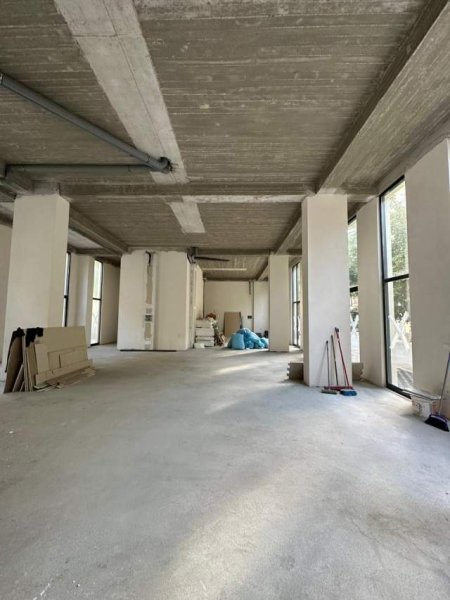 Tirane, jepet me qera ambjent biznesi Kati 0, 200 m² 3.300 Euro (rruga Irfan Tomini)