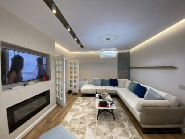 Tirane, shitet apartament Kati 5, 138 m² 250.000 Euro (kOMEPLKSI ''JOLLA'')