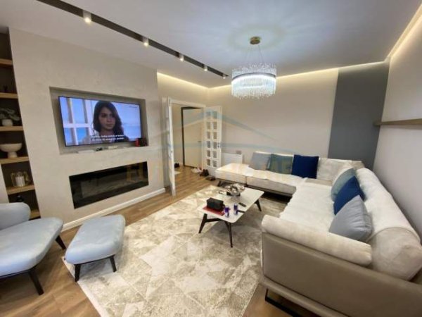 Tirane, shitet apartament Kati 5, 138 m² 250.000 Euro (KOMEPLKSI ''JOLLA'')