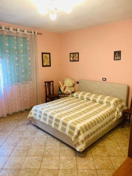 Tirane, jepet me qera Vile 2 Katshe Kati 0, 350 m² 1.300 Euro (RRUGA KONGRESI I MANASTIRIT)