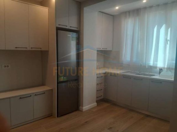 Tirane, jepet me qera 2+1 Kati 2, 400 Euro