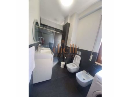 Tirane, shitet apartament 3+1+BLK Kati 4, 134 m² 300.000 Euro (Liqeni i Tiranes)