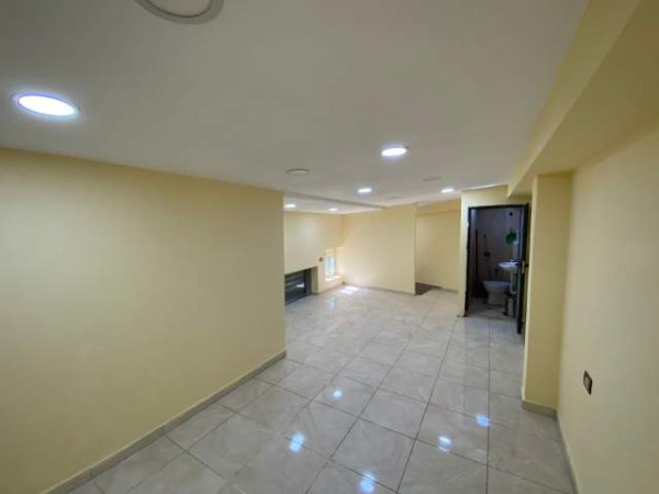 Tirane, jepet me qera ambjent biznesi Kati 2, 30 m² 450 Euro (Rruga e Durresit)