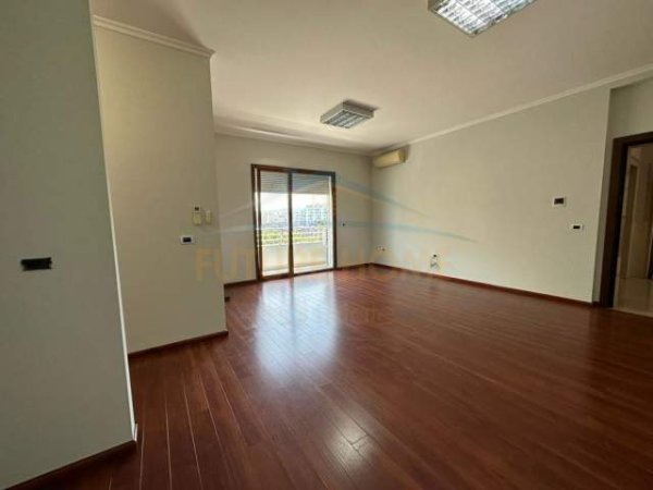 Tirane, jepet me qera zyre Kati 5, 83 m² 900 Euro (Hilton Garden Inn Tirana)