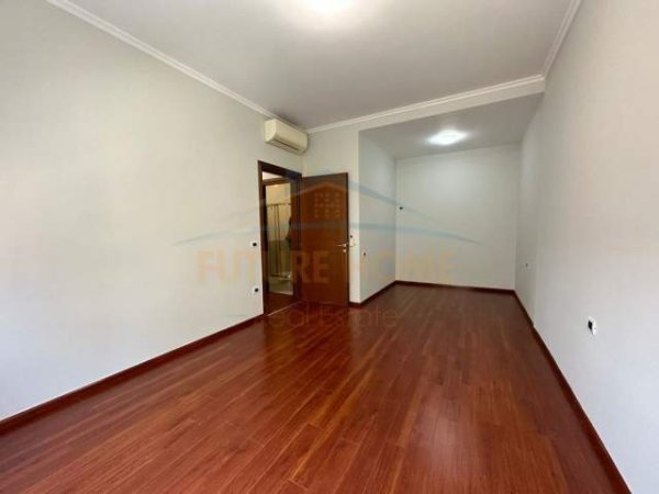 Tirane, jepet me qera zyre Kati 5, 83 m² 900 Euro (Hilton Garden Inn Tirana)
