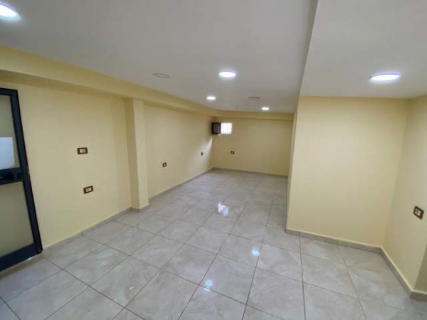 Tirane, jepet me qera ambjent biznesi Kati 2, 30 m² 450 Euro (Rruga e Durresit)