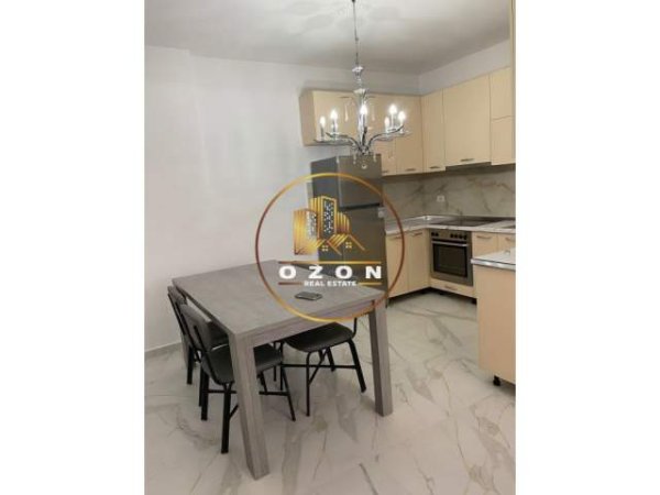 Tirane, jepet me qera apartament 2+1+A+BLK Kati 8, 93 m² 550 Euro (ISH PARKU I AUTOBUSAVE)