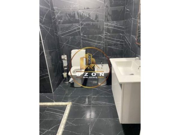 Tirane, jepet me qera apartament 2+1+A+BLK Kati 8, 93 m² 550 Euro (ISH PARKU I AUTOBUSAVE)