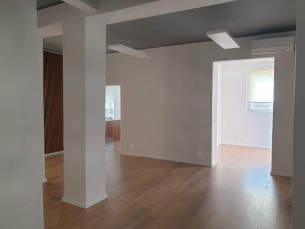 Tirane, jepet me qera zyre Kati 1, 85 m² 1.300 Euro (Tajvani)