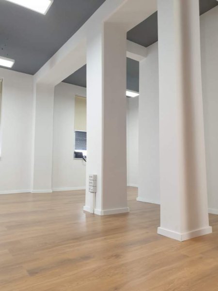 Tirane, jepet me qera zyre Kati 1, 85 m² 1.300 Euro (Tajvani)