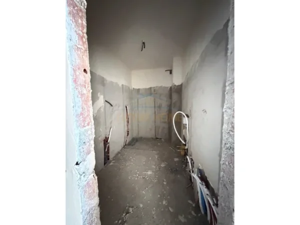 Tirane, shitet apartament 2+1 Kati 3, 102 m² 183.600 € (Martaniteti i ri)